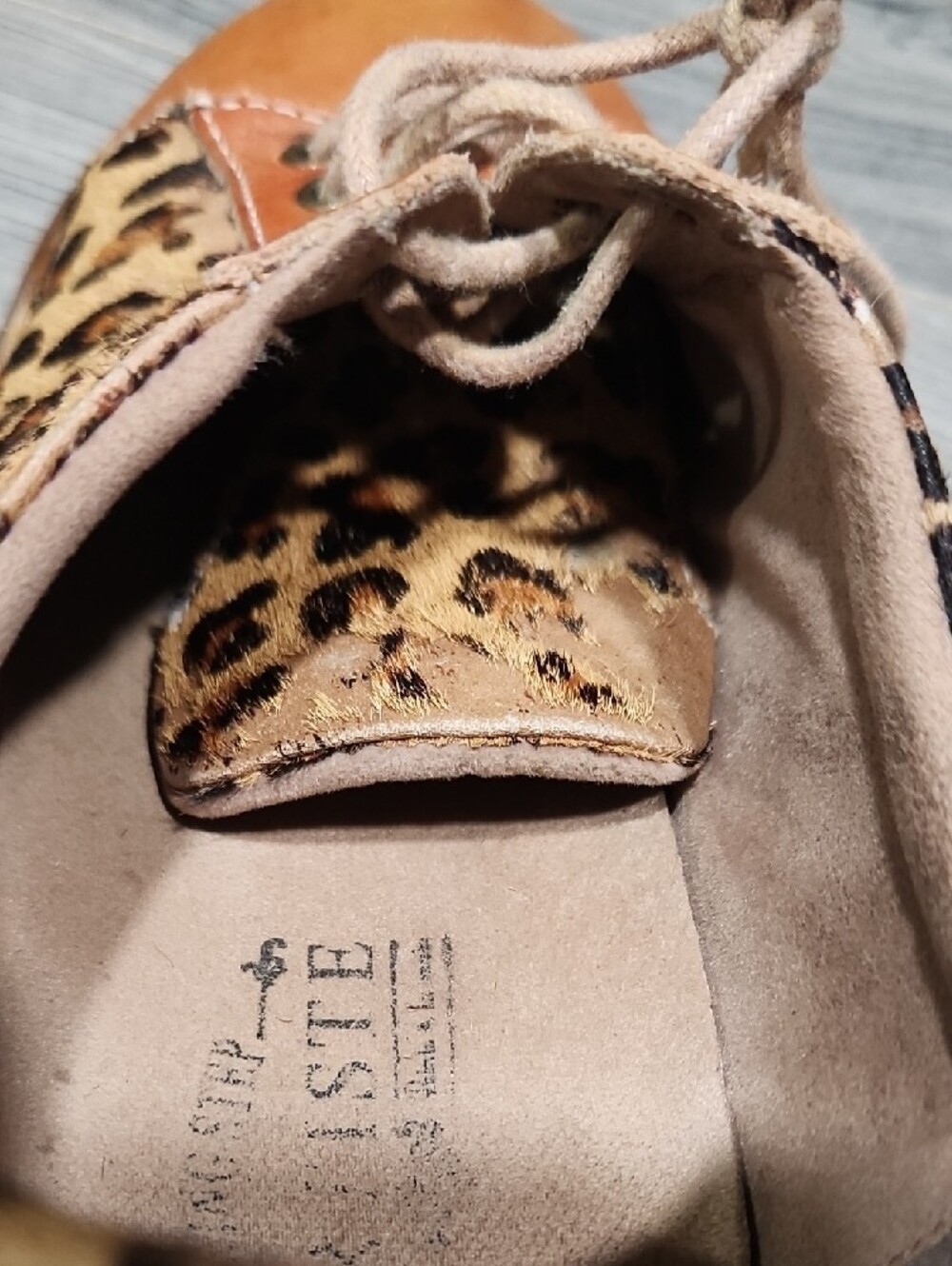 La'Artiste Libby Leopard Print Calfhair Leather Casual Sneakers - Picture 8 of 11